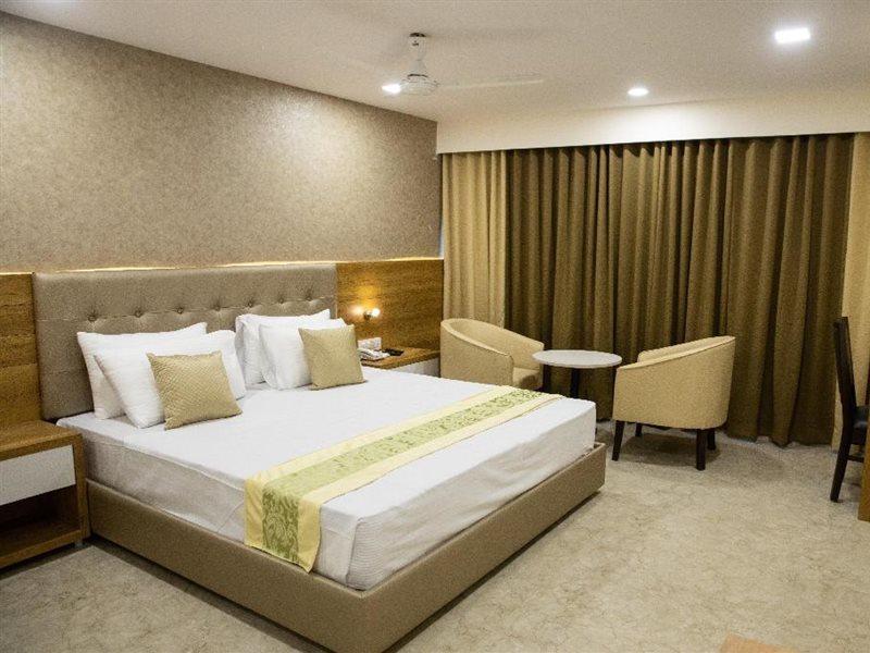 Hotel Grace Galaxy Mumbai Bagian luar foto