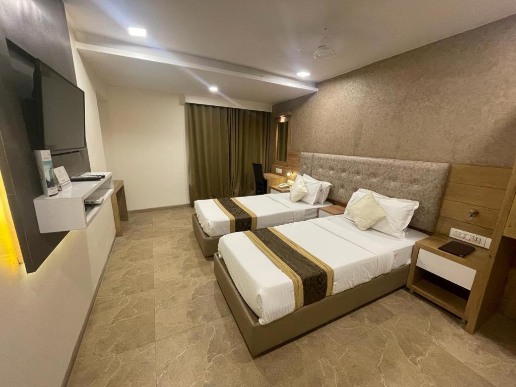 Hotel Grace Galaxy Mumbai Bagian luar foto