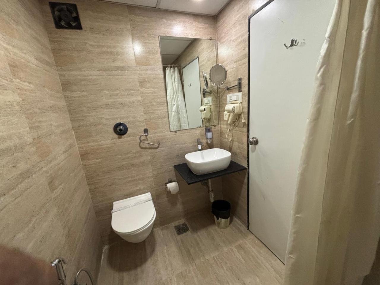Hotel Grace Galaxy Mumbai Bagian luar foto