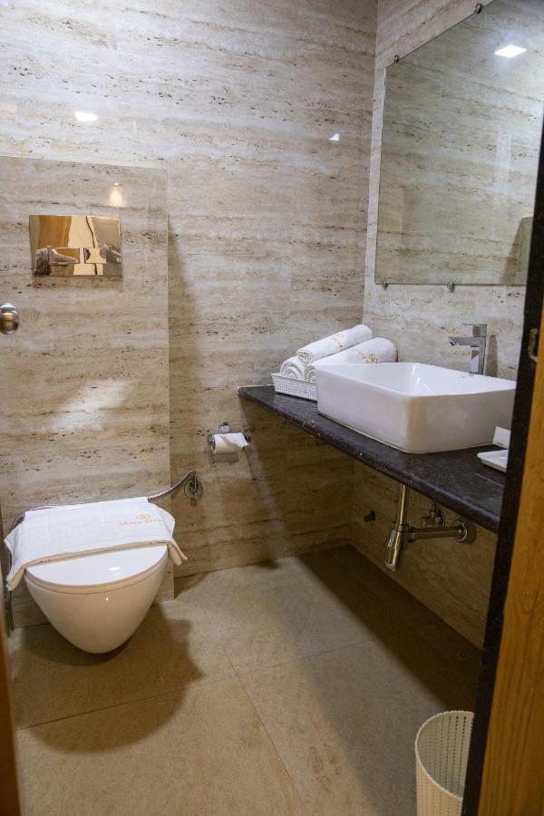 Hotel Grace Galaxy Mumbai Bagian luar foto