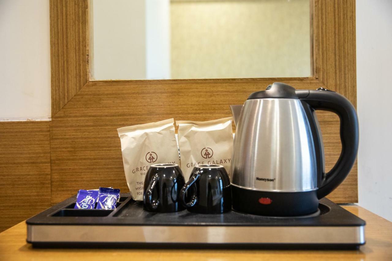 Hotel Grace Galaxy Mumbai Bagian luar foto