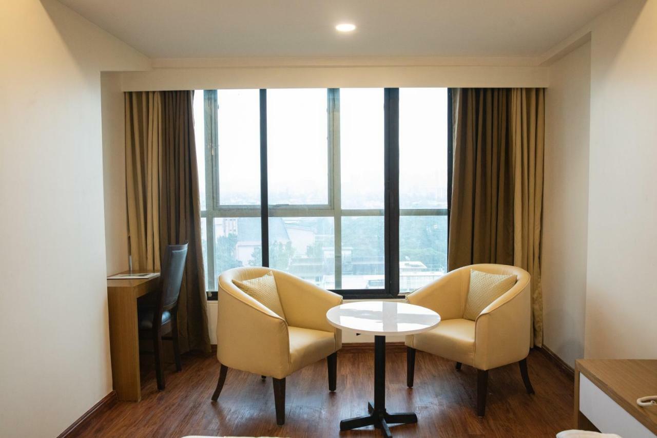Hotel Grace Galaxy Mumbai Bagian luar foto