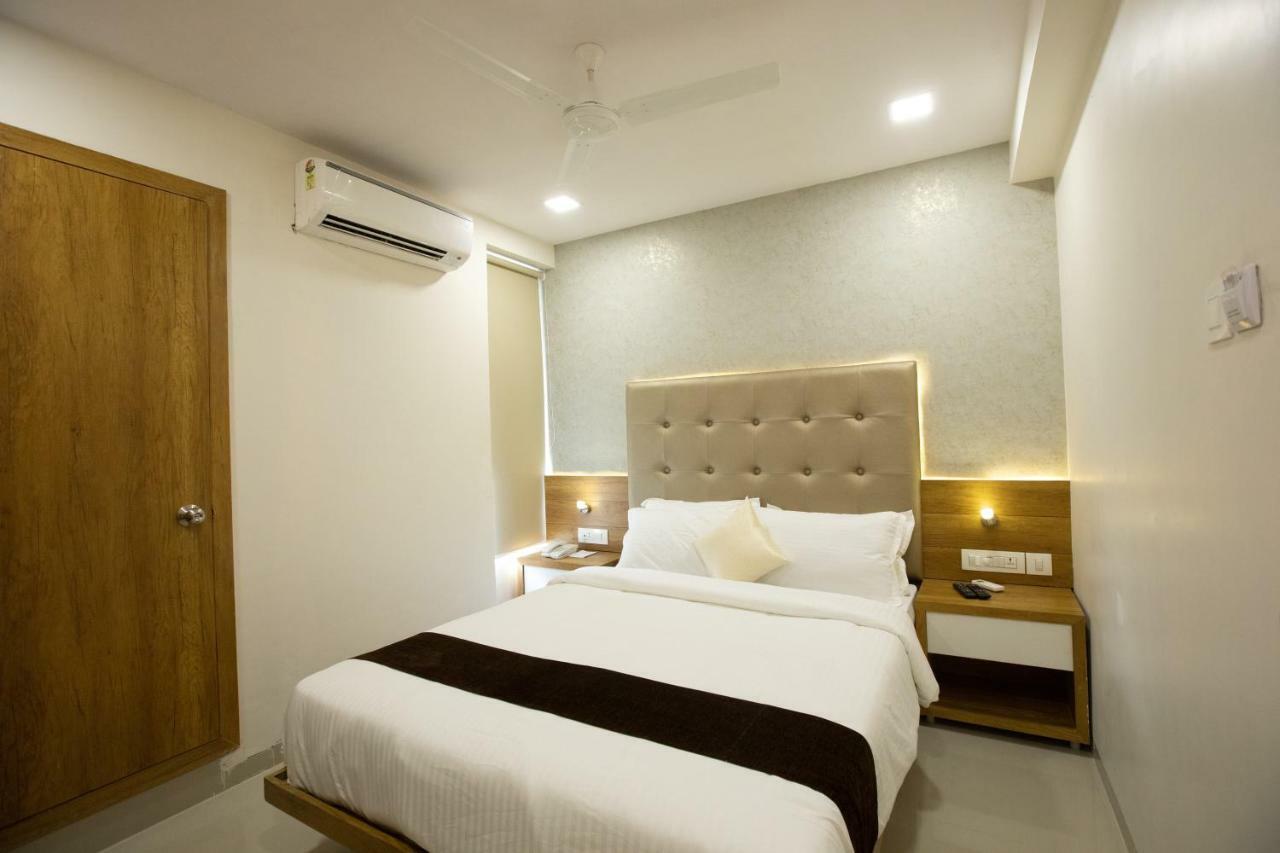 Hotel Grace Galaxy Mumbai Bagian luar foto