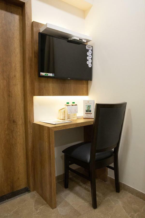 Hotel Grace Galaxy Mumbai Bagian luar foto