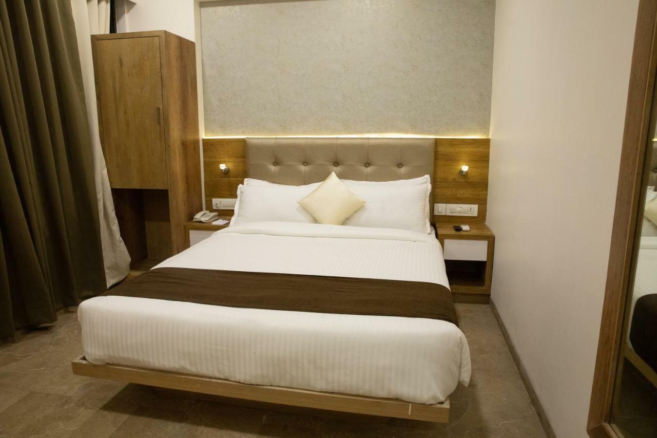 Hotel Grace Galaxy Mumbai Bagian luar foto
