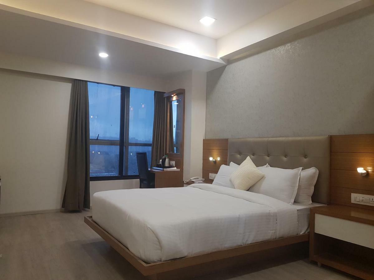 Hotel Grace Galaxy Mumbai Bagian luar foto