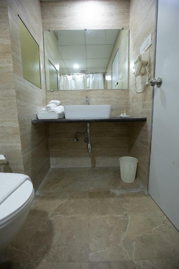 Hotel Grace Galaxy Mumbai Bagian luar foto